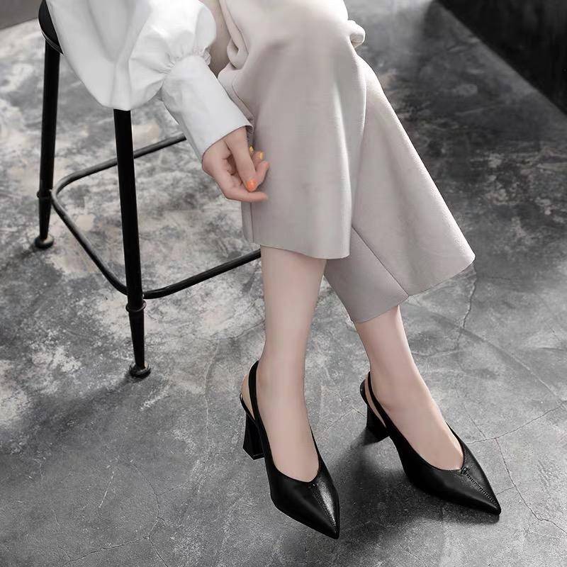 夏天凉鞋穿搭出高级感,三伏天穿凉鞋