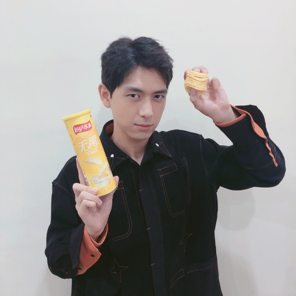 王源吃冰淇淋王俊凯吃了一大口,杨紫李现乐事波浪薯片