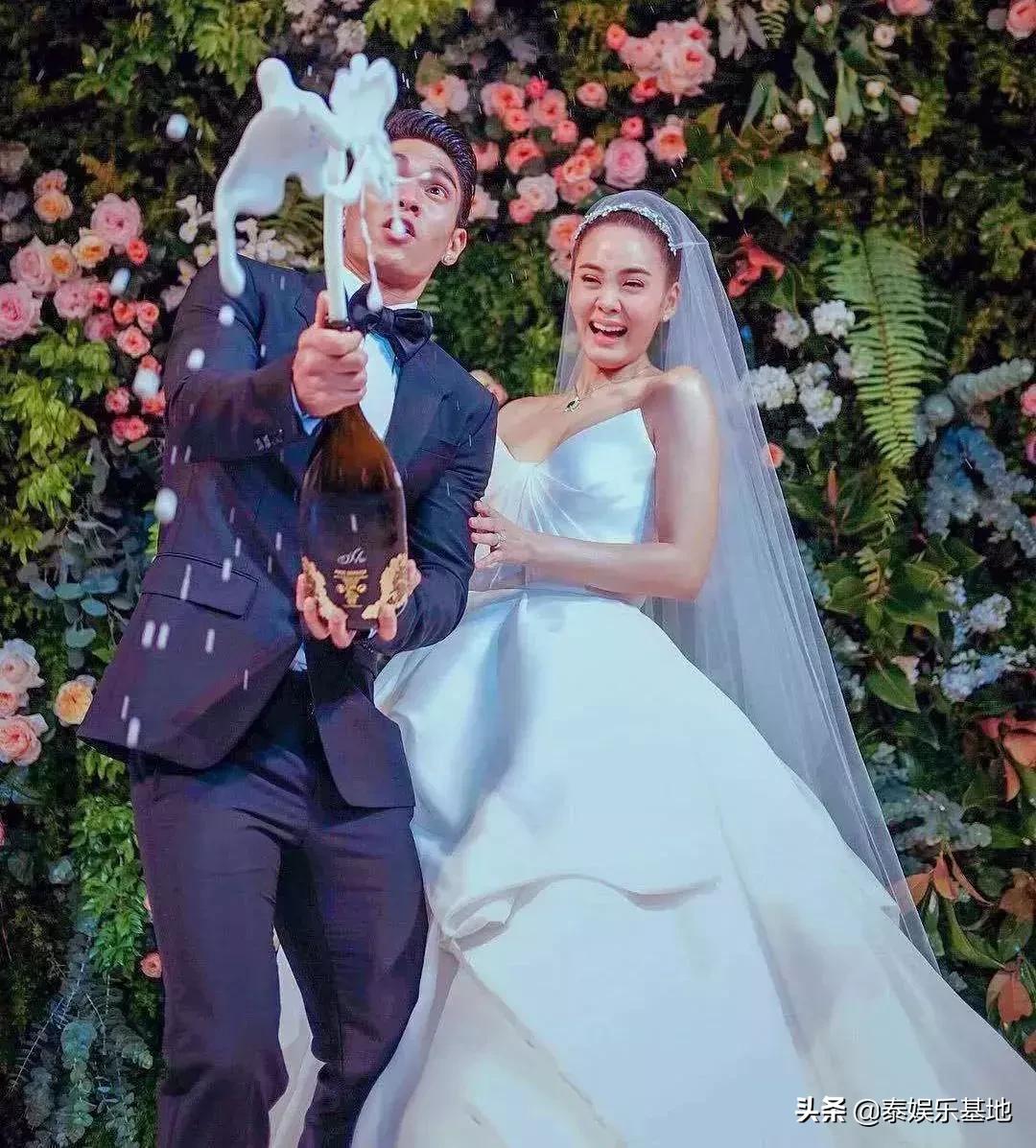 泰星和女友同框,泰星甜蜜日常生活