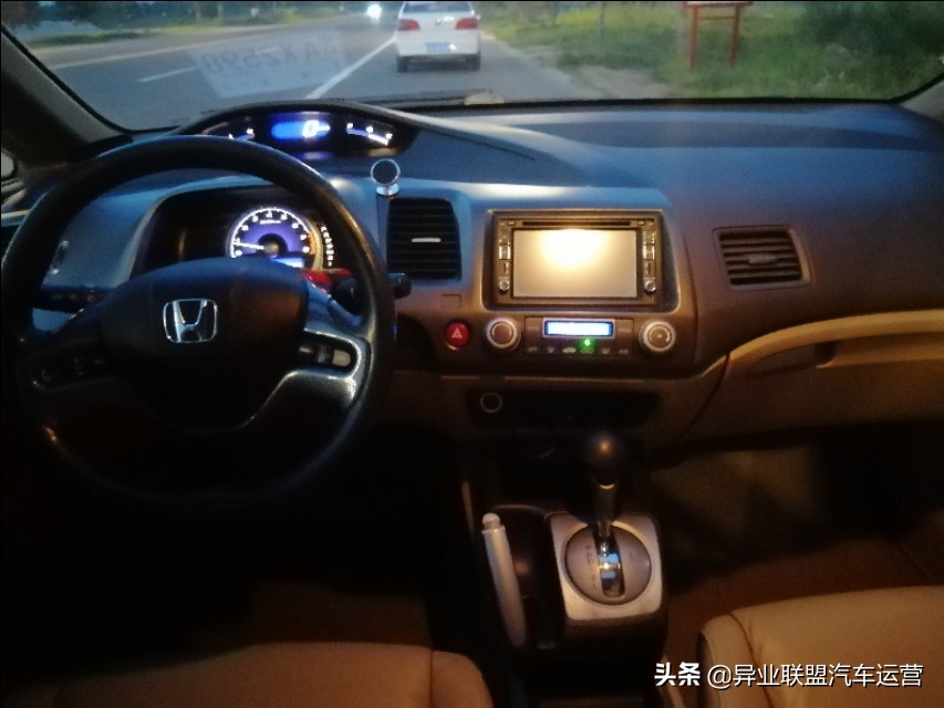 06年雅阁和07年思域哪个值得买,老款雅阁好还是思域好