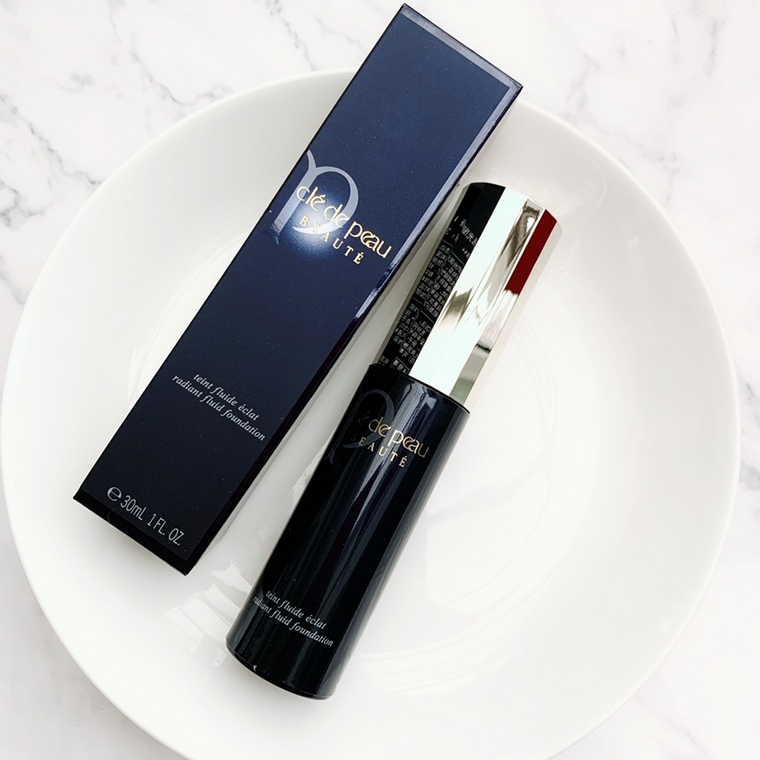 干皮粉底粗糙,适合干皮遮瑕的粉底