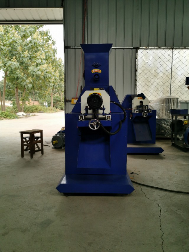 狗粮膨化饲料机,小型狗粮颗粒饲料机器