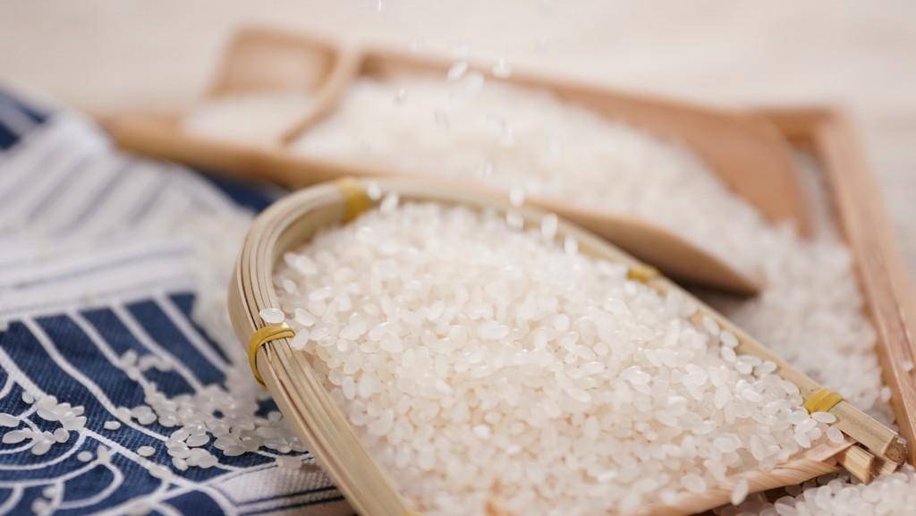 金龙鱼稻花香和乳玉皇妃哪个好,金龙鱼乳玉皇妃稻香贡米怎么样