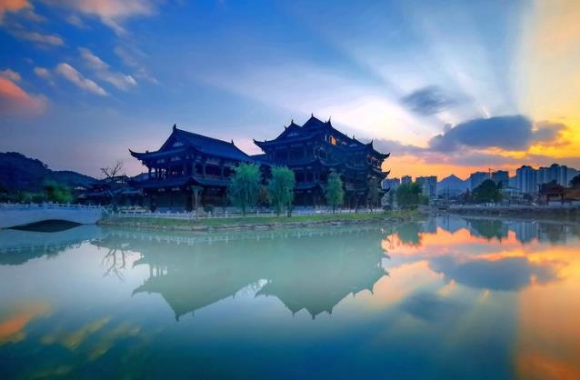 贵州织金县：一个织金洞，一道宫保鸡丁如何能够留住游客？