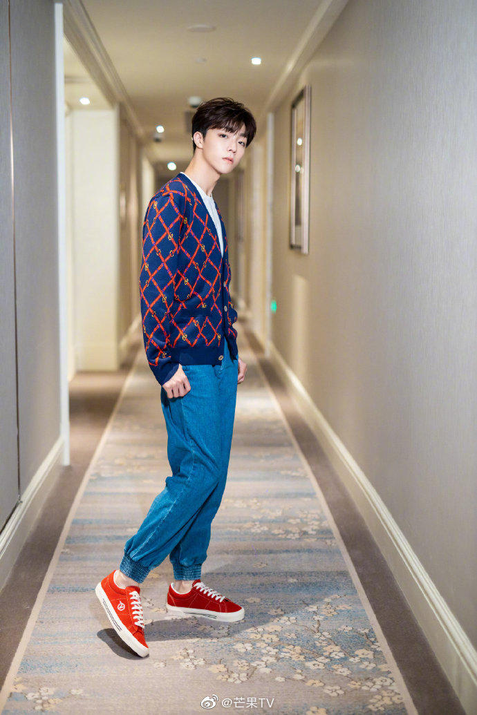 穿搭男生潮流大牌,男明星冬季最帅休闲运动穿搭