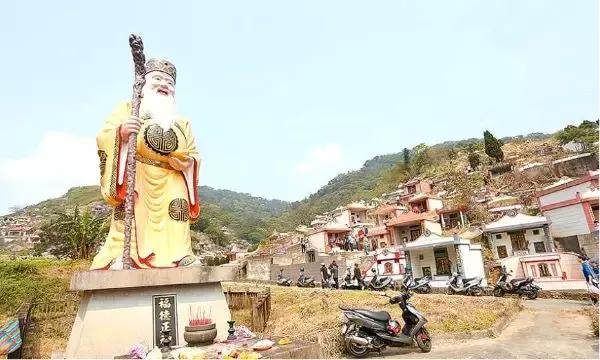 卖蜜饯起步创办正新轮胎，身价902亿葬拥挤公墓，90多岁还在上班