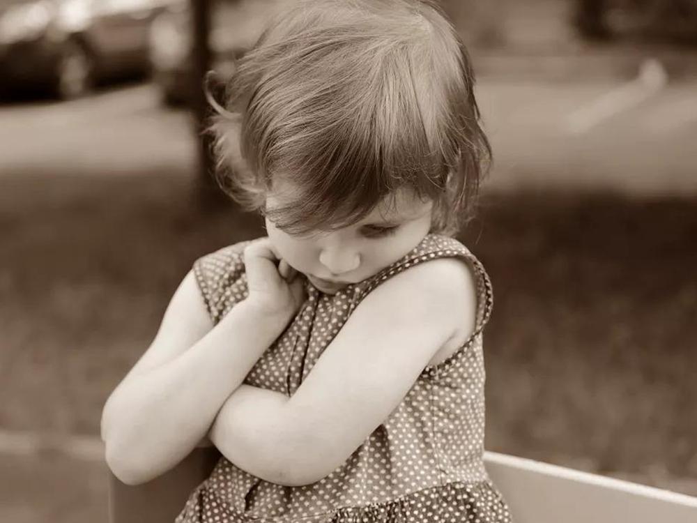 父母跟孩子说反话,老是说自己孩子坏话的父母