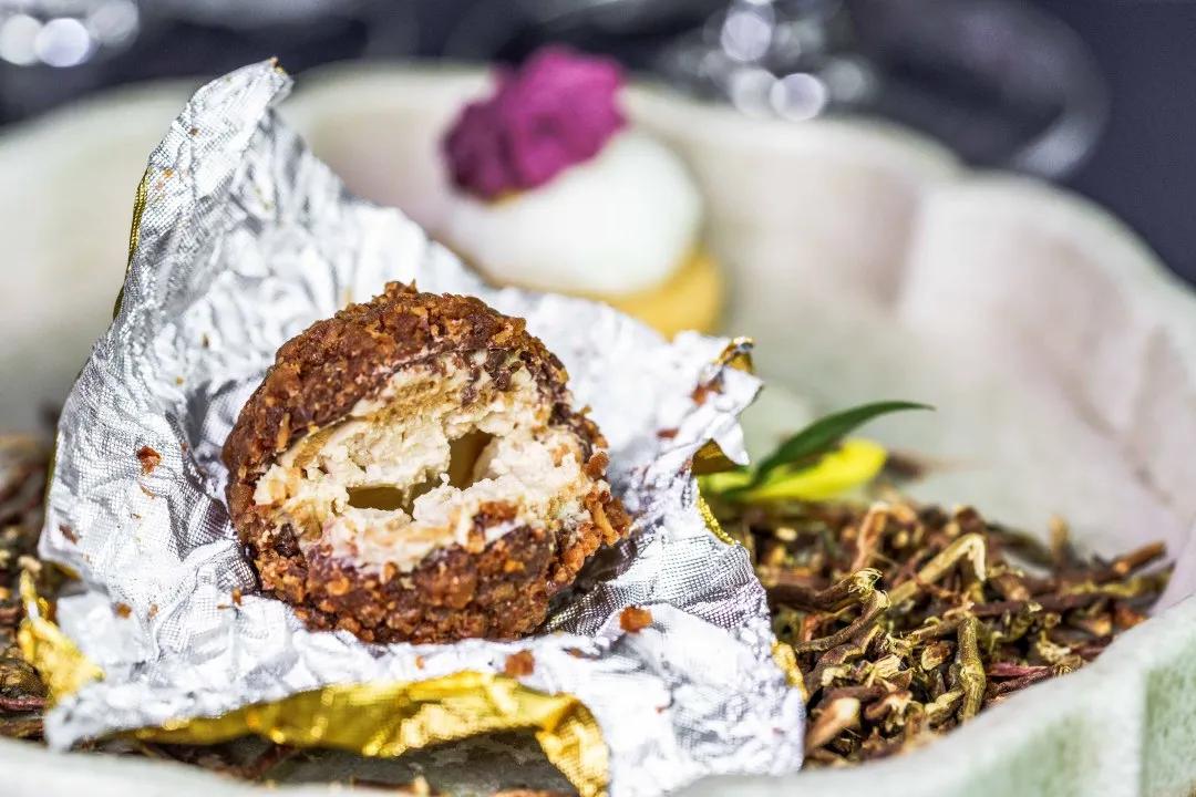 这家人均880的私房菜，连杯子都是施华洛世奇