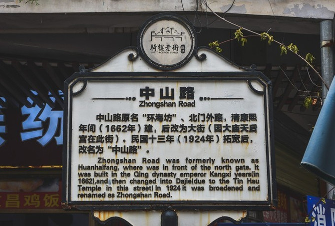 在这个阳光明媚的春季,在这个阳光灿烂的日子里