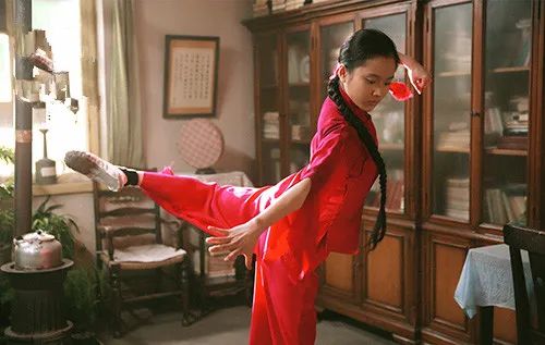 张艺谋说，她会成为“周冬雨的接班人”