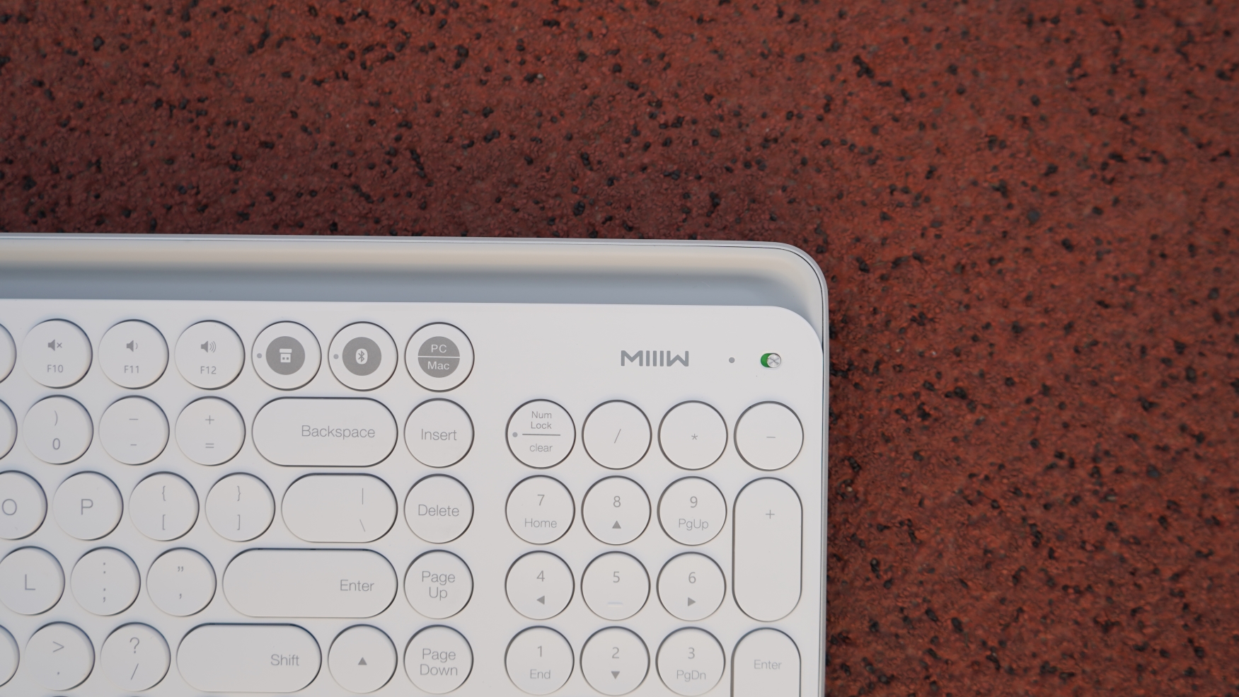 高颜值高质量的蓝牙键盘,米物双模键盘手感