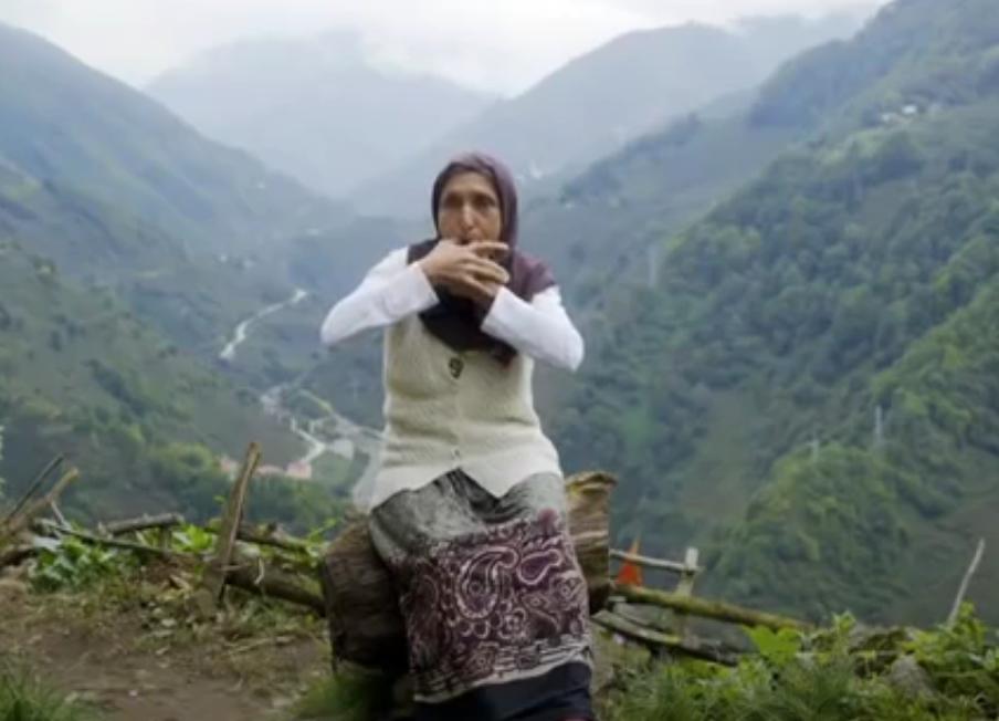 用手指也能吹口哨,用手指就能吹的口哨