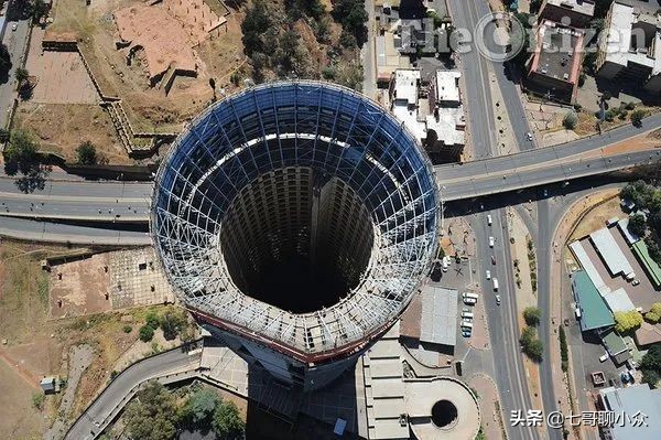 电影里的大厦倒塌现场,电影里建筑物突然崩塌的片段
