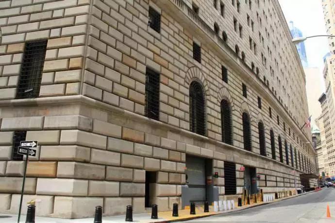 面积仅有足球场一半，但这里存放着人类最大规模的财富