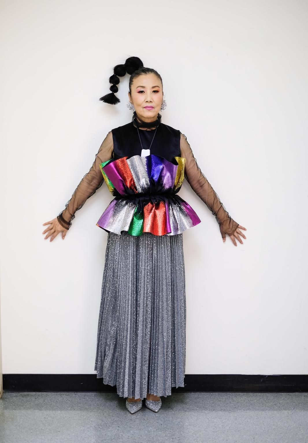 汪明荃减龄穿搭,汪明荃穿的最新裙