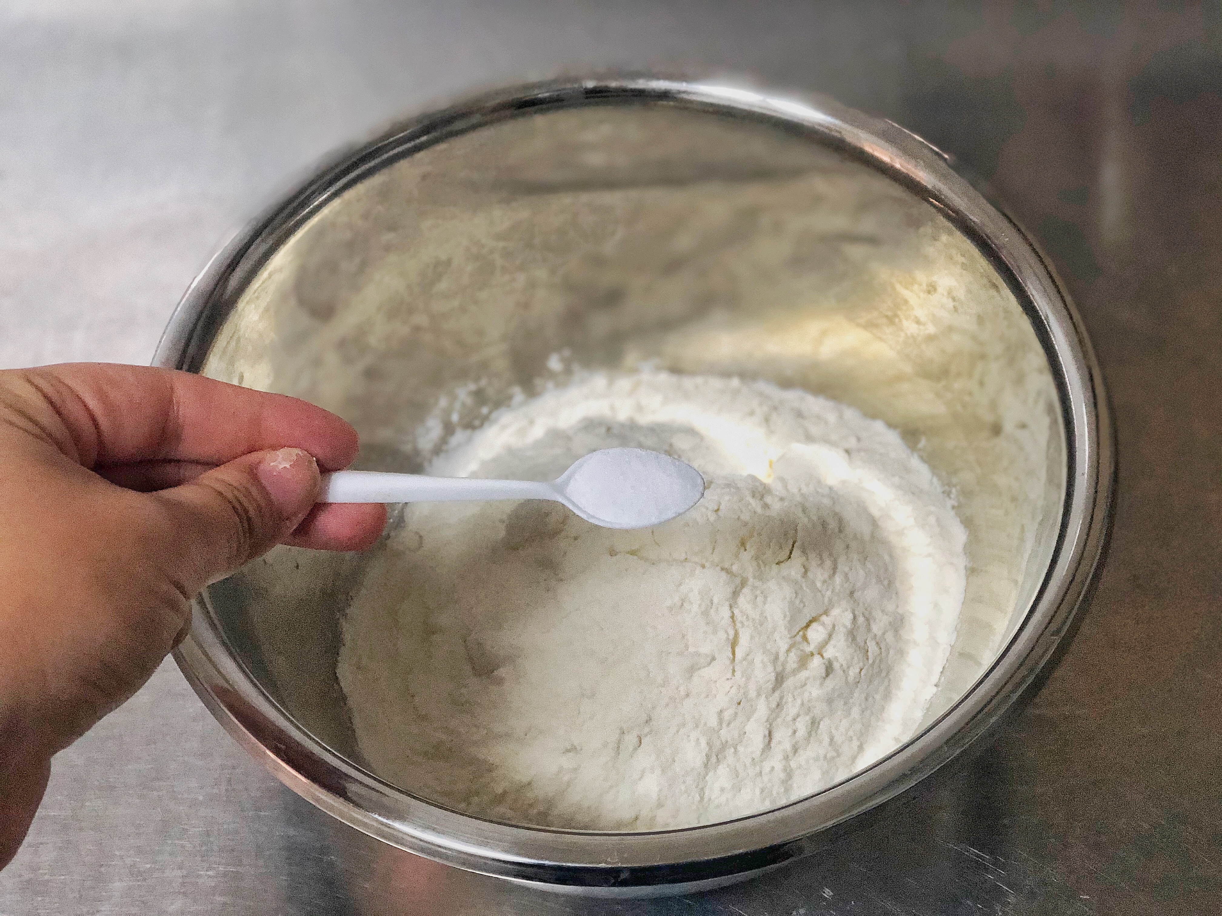 自己在家做拉面一次就能成功，和西红柿鸡蛋卤是绝配，爽滑弹牙