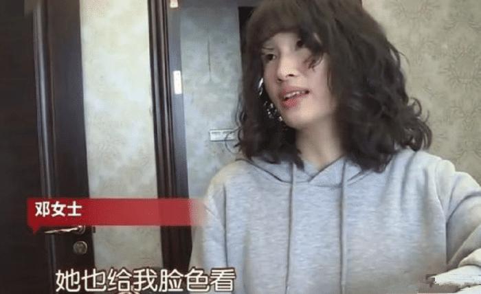 婴儿呛奶妈妈急救,育婴师被呛奶讲解视频
