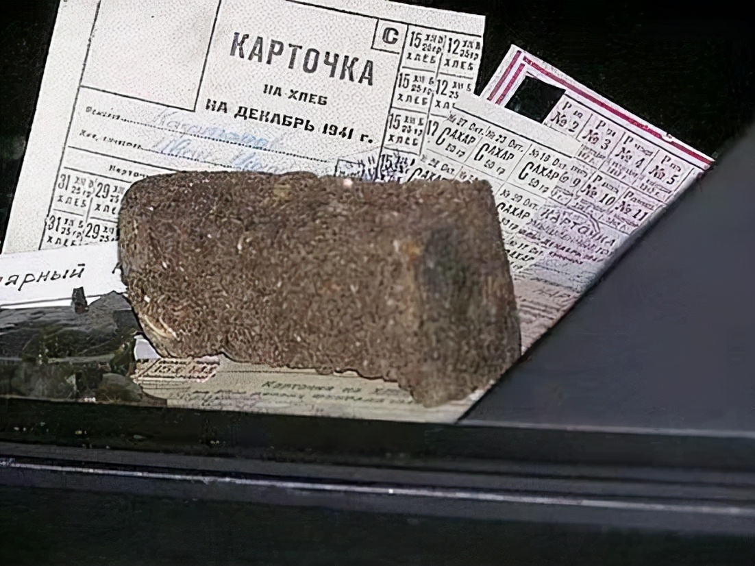 战斗民族球迷的爱恨情仇，足球队徽上见