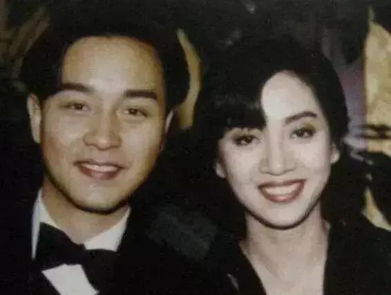 赵文卓梅艳芳扶灵,梅艳芳扶灵赵文卓