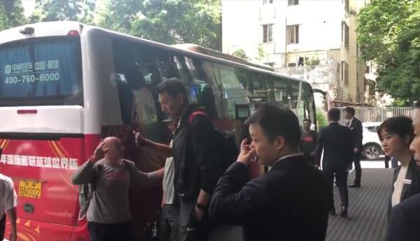 关于男篮和男足的吐槽大会,笑疼肚子