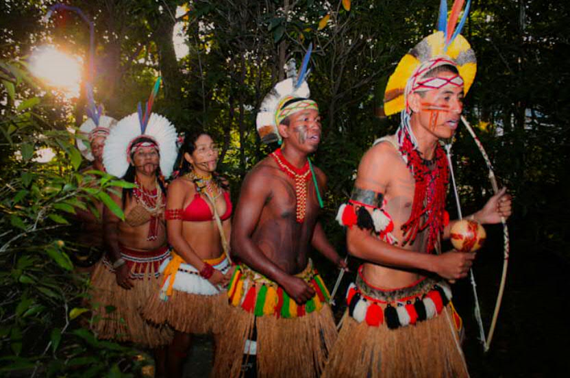 疫情下的巴西，天堂与地狱仅一街之隔，同在耶稣庇佑下的两种人生