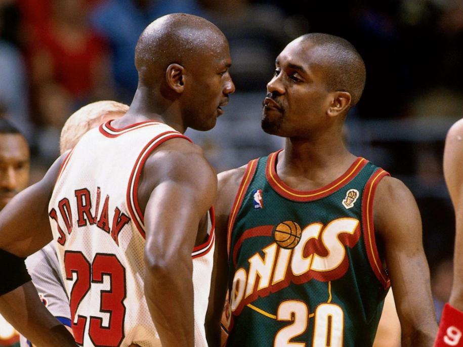 篮球和足球观赏性对比,篮球排球和足球