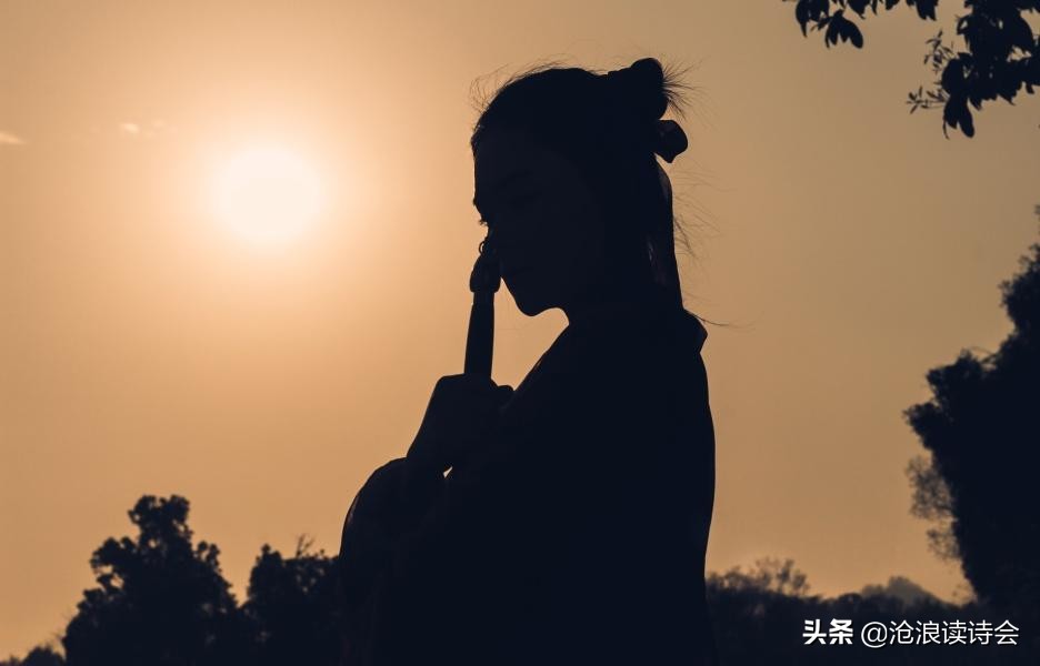 读完这首诗来夸李白天才，仗剑闯荡，挥洒豪情自信，美得让人心醉