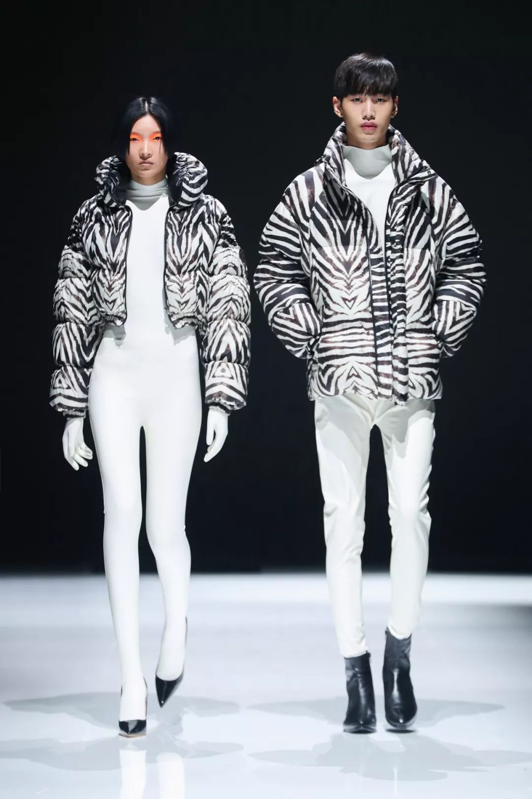 为了抢全球大咖都在翻牌的羽绒服，我差点挤晕在波司登...