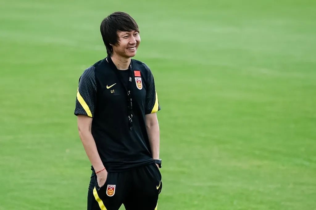 中国男足该不该骂,中国男足被骂的视频