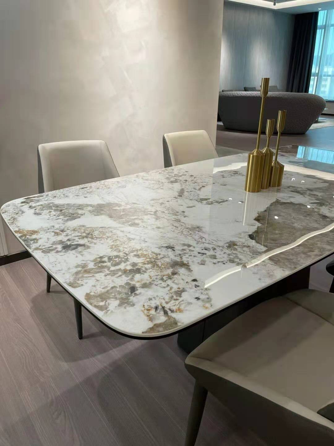 不建议买岩板餐桌建议买什么餐桌,岩板餐桌怎么选才有高级感