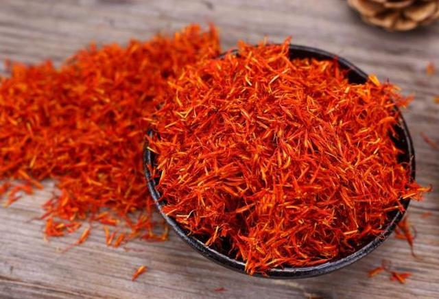 西红花与红花鉴别表格,红花和西红花图片对比