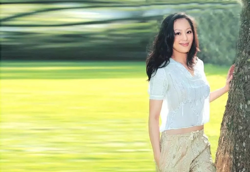 曾经亿万富豪破产娶了4个老婆,曾经负债几百万的女人