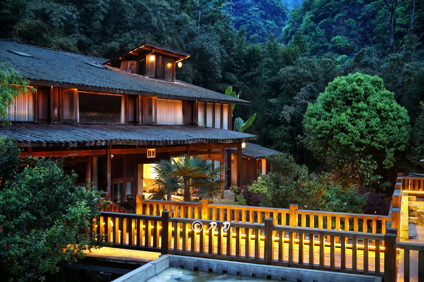 绳降是一种体验式的旅行，一种冒险