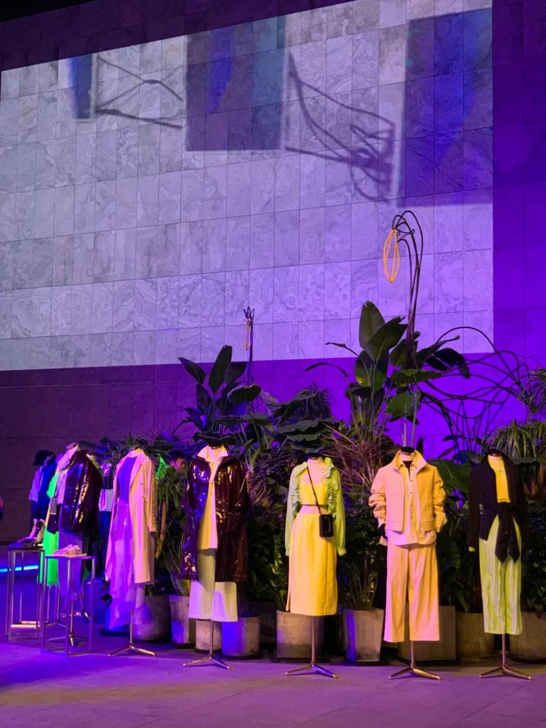 西安有哪些有名气的商场,西安有哪些大型的商场