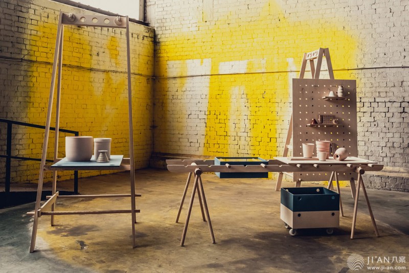 这款家具完美地适用于小的快闪店、咖啡馆甚至是DIY空间