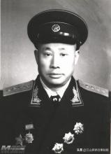 飞夺泸定桥是哪个军长指挥的,指挥红军夺取泸定桥的团长