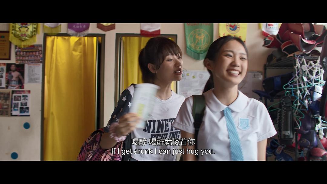 女孩为了一张机票为闺蜜相亲,女孩为了一张机票替富家女相亲