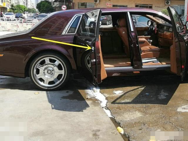 劳斯莱斯里面配的雨伞,劳斯莱斯上带雨伞