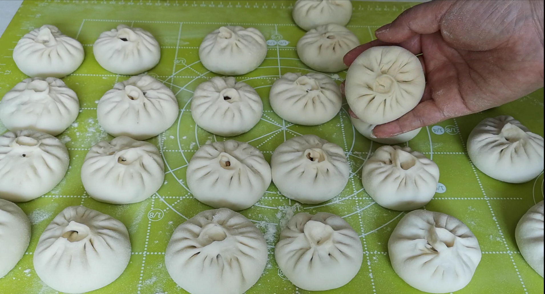 蒸包子的配方比例,蒸包子和面的技巧和配方视频