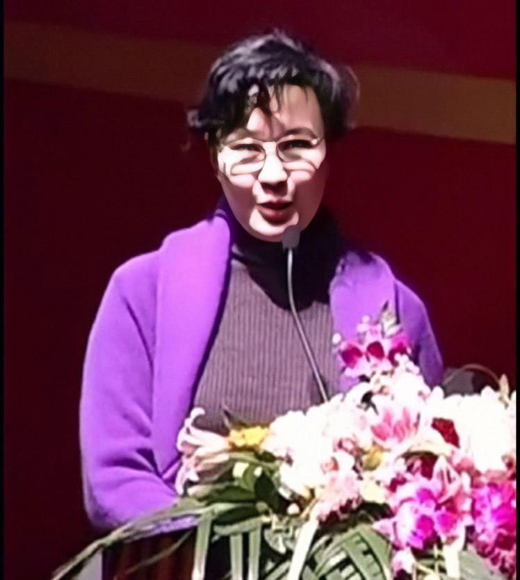 方舒年轻时候的短发,方舒最好看