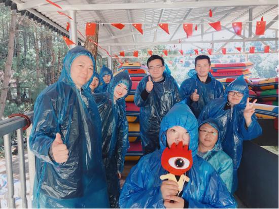 v视角看时尚,v视角换个角度看世界