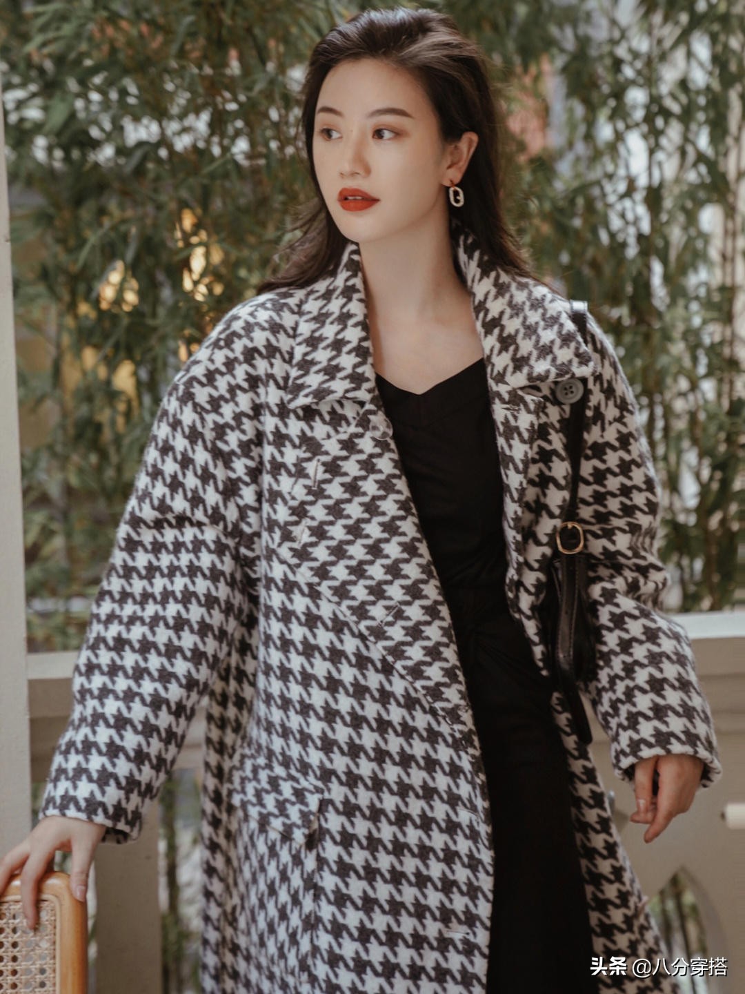 今年“千鸟格大衣”火了,建议选这几种,照穿不出错,保暖洋气