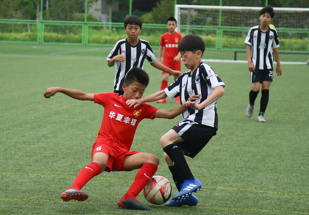 中韩国际青少年足球交流训练营,中韩足球青训比赛