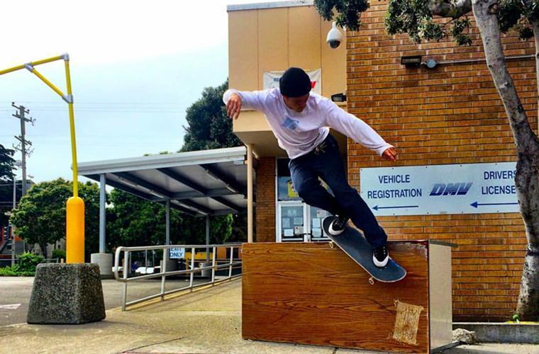 范斯经典板鞋搭配牛仔裤,范斯的鞋都会磨脚吗