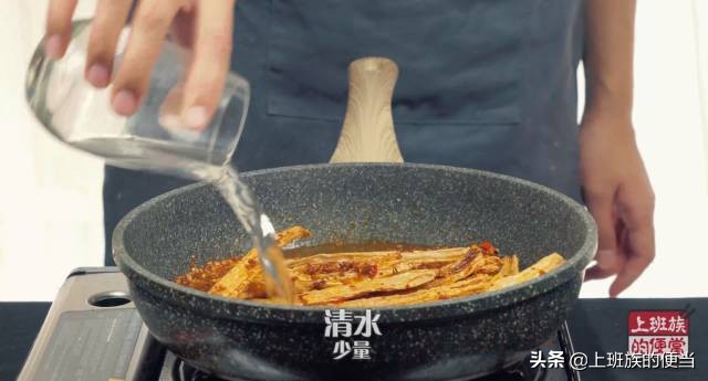 学做简单又好吃的辣条,自制辣条味道好极了你们想吃吗