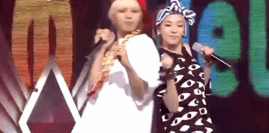 易烊千玺买权志龙同款鞋,易烊千玺助理权志龙鞋