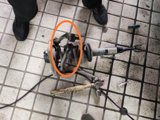 汽车方向助力油漏光了可以不修吗,转向助力油漏光了还能继续驾驶么