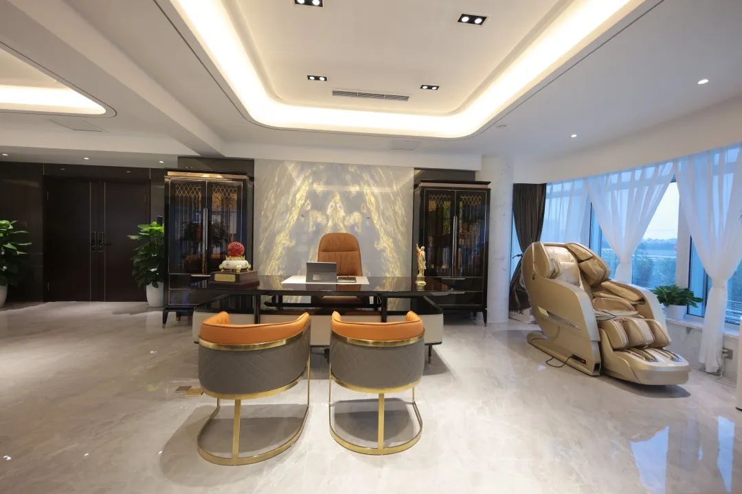 新发地产开大会,新发地产集团大合照