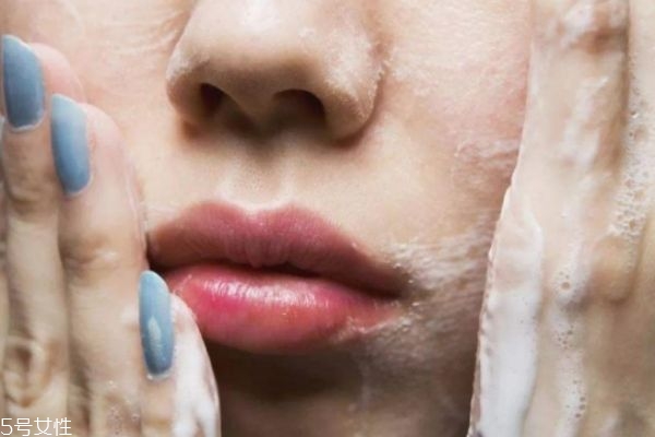 脸皮肤好粗糙怎么改善,脸部皮肤粗糙怎么办