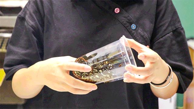 厦门“*力暴**奶茶店”!珍珠都要打碎喝